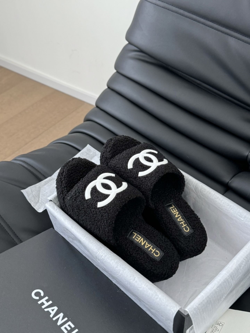 Ch**el slippers